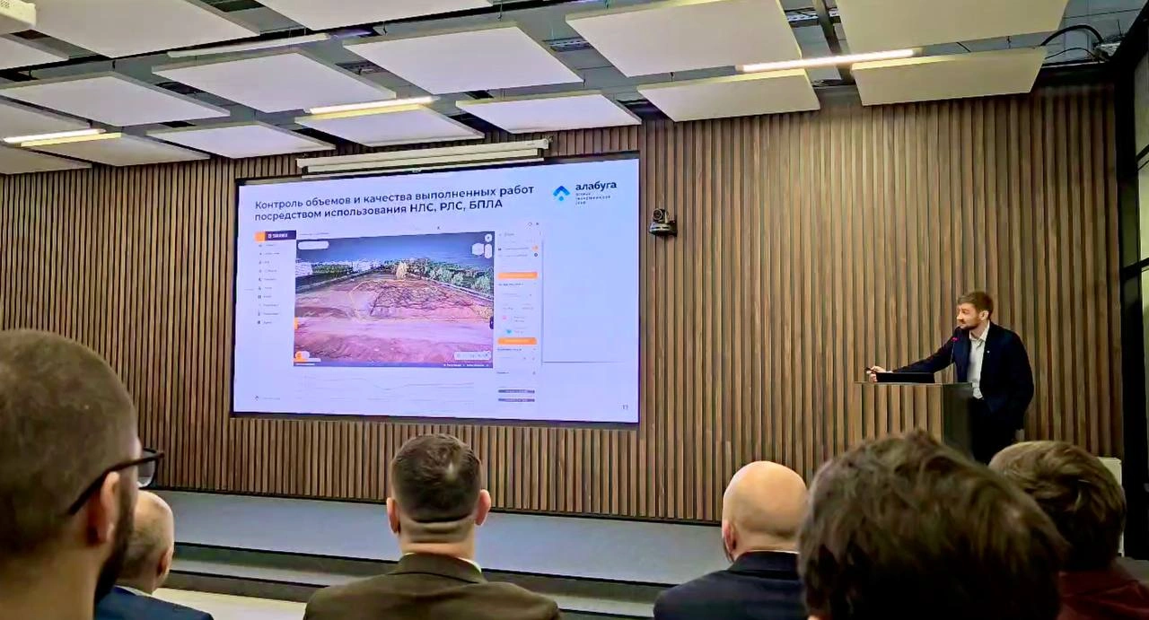 Игнат Молостов, руководитель проекта АО ОЭЗ ППТ «Алабуга», на конференции ОЭЗ «Алабуга» 2024